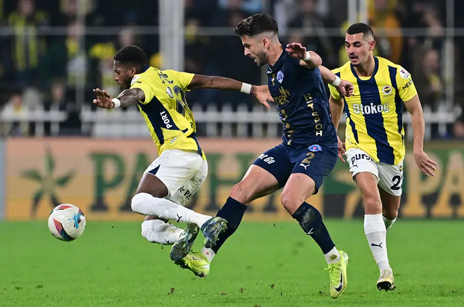 Fred'den maç sonu sakatlık açıklaması: Derbide oynayacak mı? - 3 Fred'den maç sonu sakatlık açıklaması: Derbide oynayacak mı? - 3