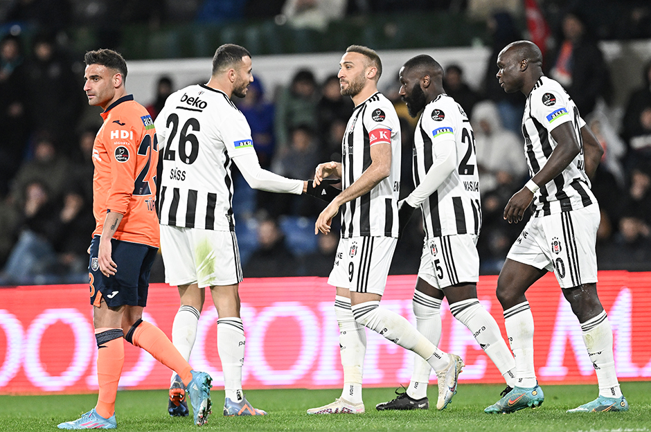 "İki kırılma anı" - Spor yazarları Beşiktaş için ne dedi?