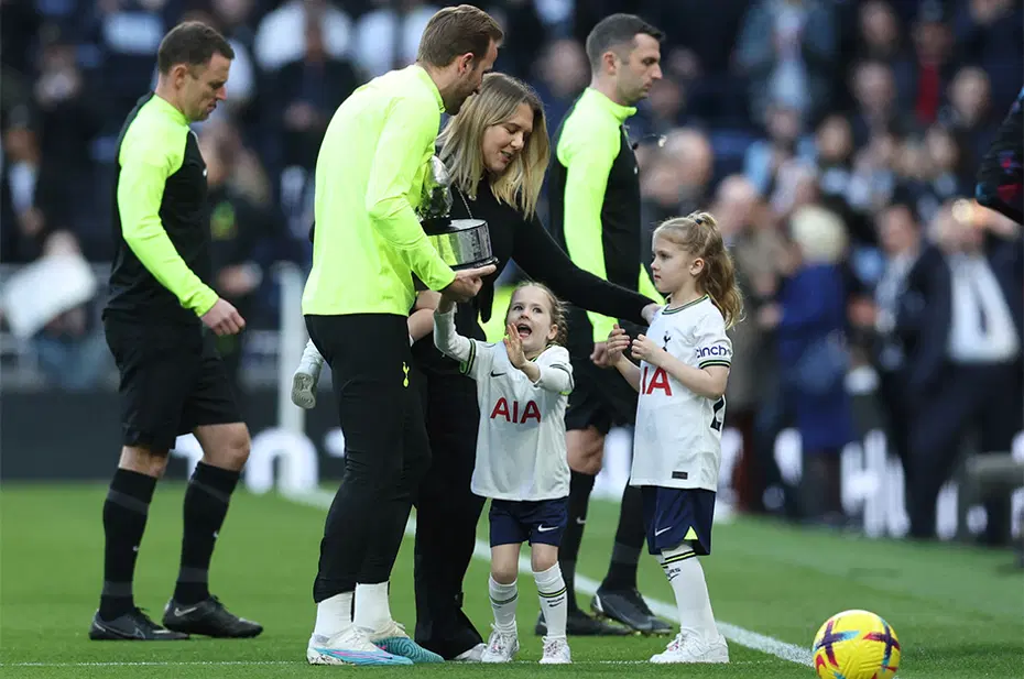 Harry Kane ödülünü aldı - 3