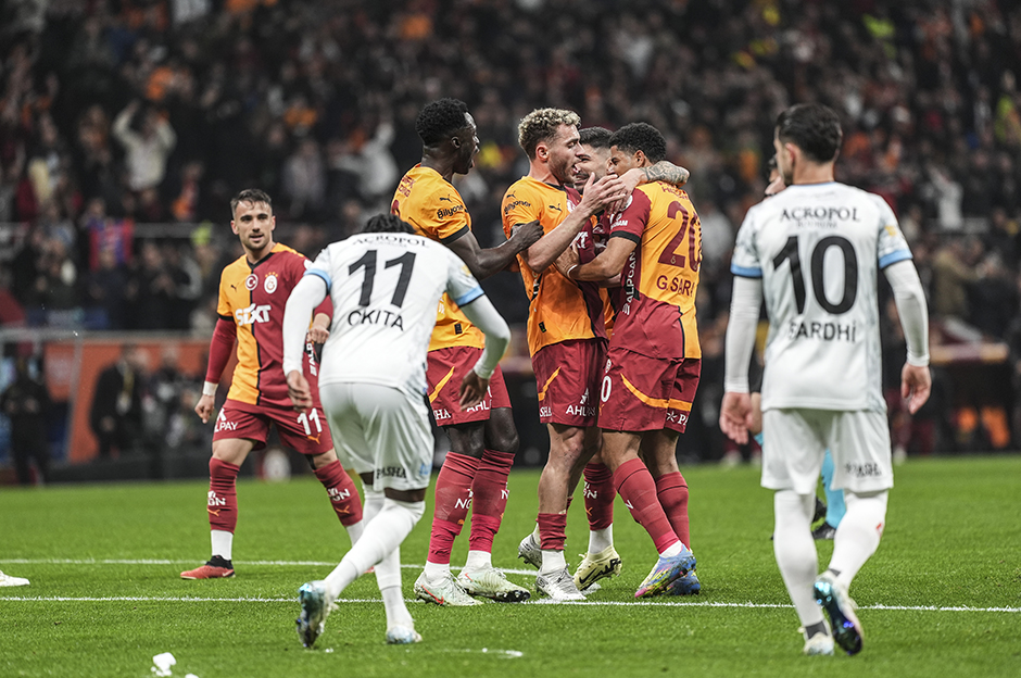 (Maç özeti) Galatasaray yıldızlarıyla güldü