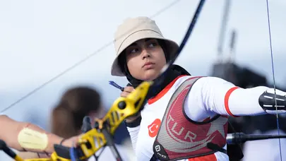 Berra Elif Gökkır, Paris'te son 16 turuna çıktı Berra Elif Gökkır, Paris'te son 16 turuna çıktı