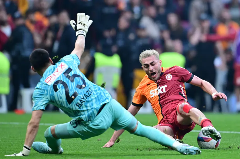 Kayserispor kalecisinden gece yarısı flaş penaltı açıklaması: Muslera'ya tek cümle etmiş - 2 Kayserispor kalecisinden gece yarısı flaş penaltı açıklaması: Muslera'ya tek cümle etmiş - 2