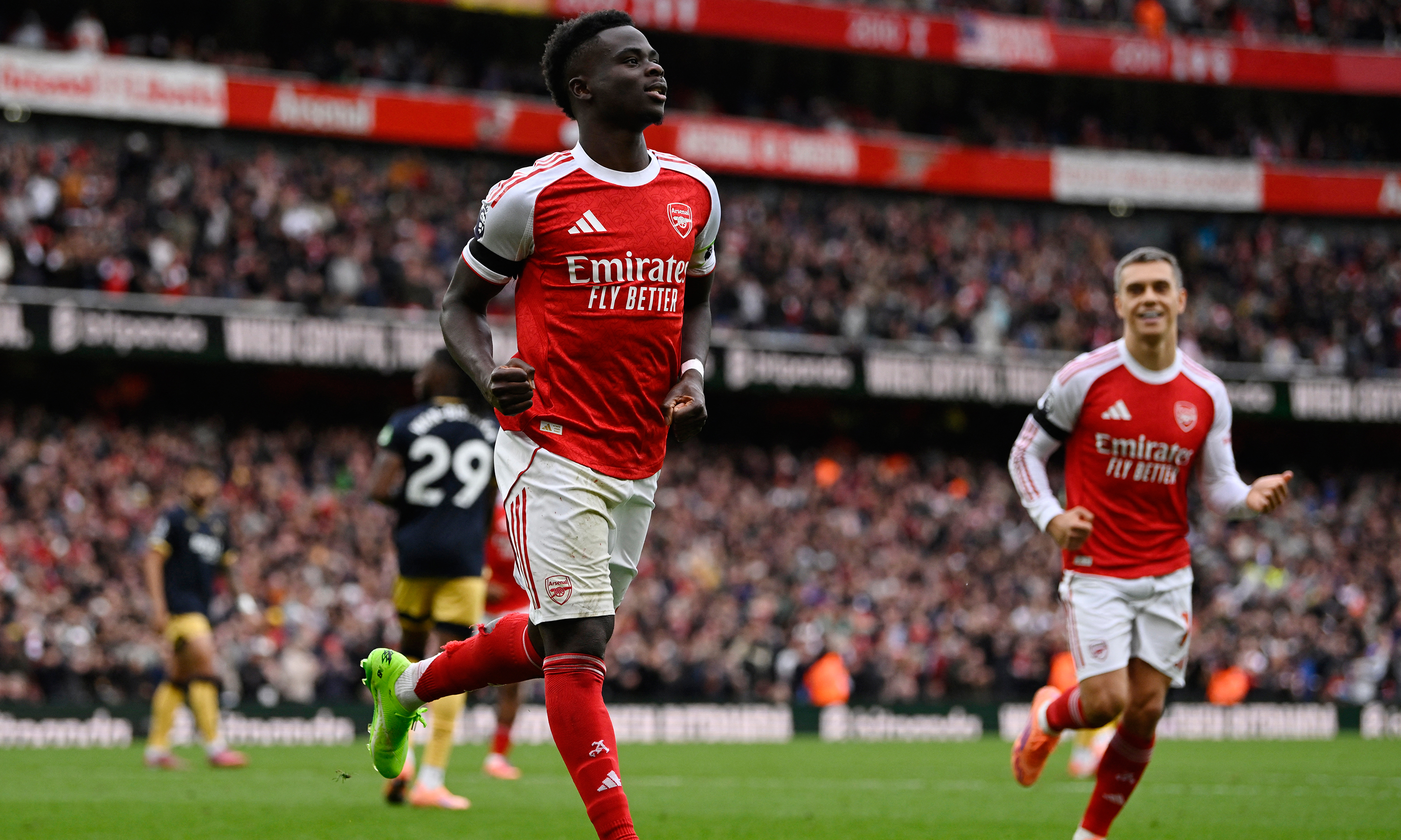 Arsenal'de Normal Gün, Saka'dan 'Penaltıyla' Tarihi Rekor!