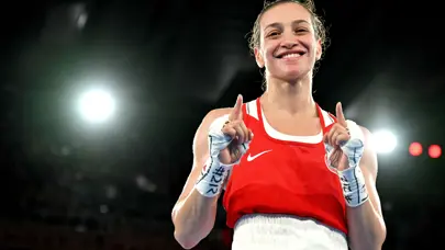 Buse Naz Çakıroğlu, Dünya Boks Şampiyonası'nda çeyrek finalde