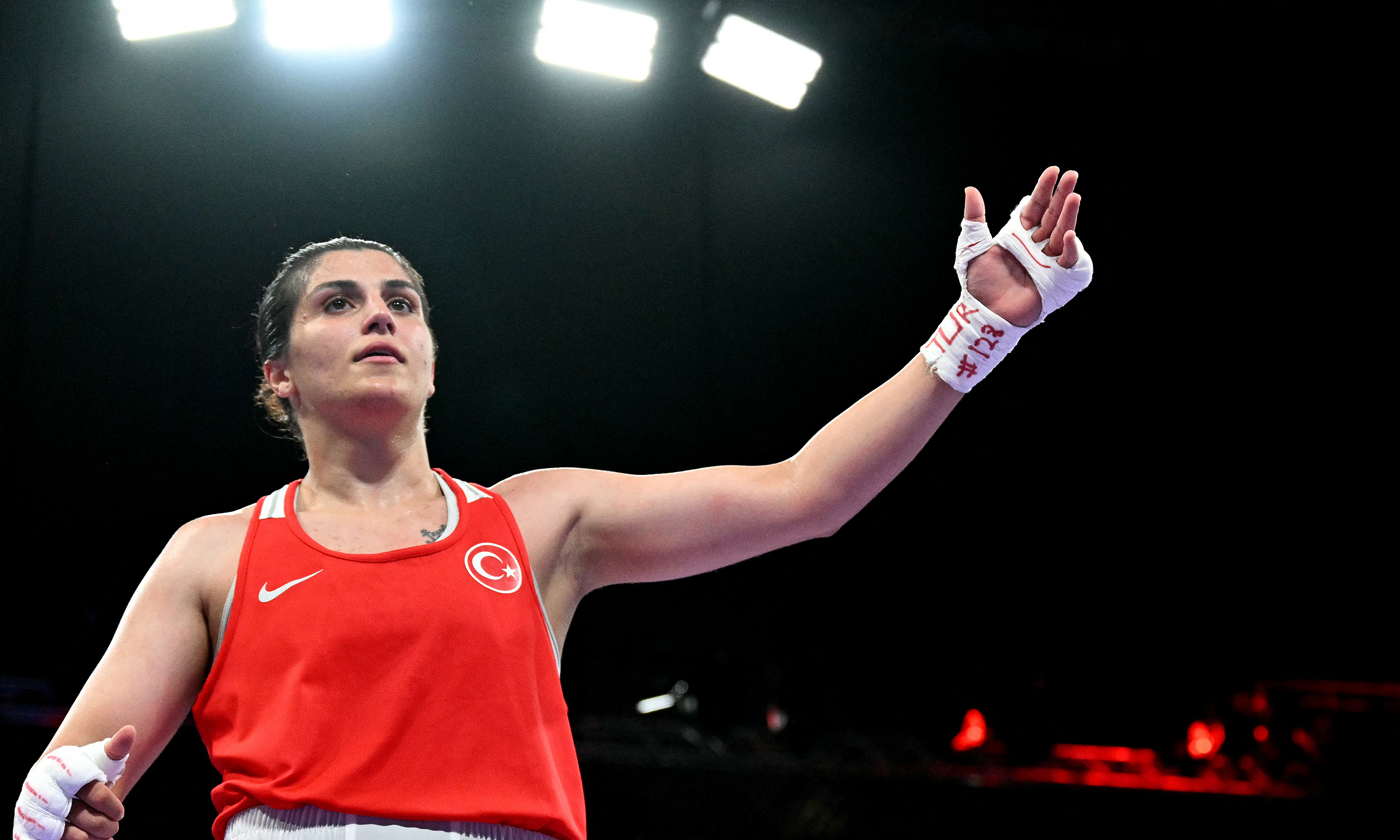 Busenaz Sürmeneli, Dünya Boks Şampiyonası'na çeyrek finalde veda etti