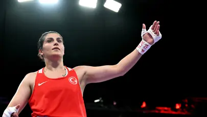 Busenaz Sürmeneli, Dünya Boks Şampiyonası'na çeyrek finalde veda etti