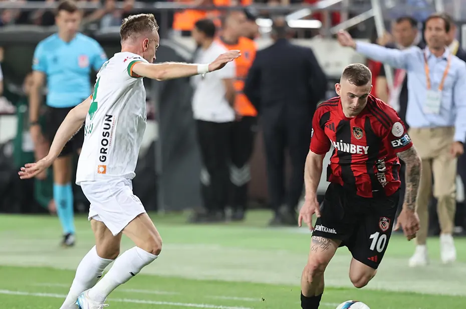 Süper Lig maçında şike iddiası: Savcılığa başvuru yapıldı - 4 Süper Lig maçında şike iddiası: Savcılığa başvuru yapıldı - 4