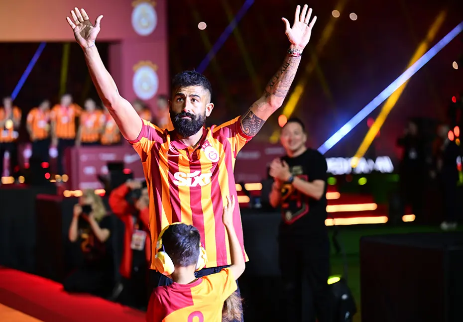 Görkemli kutlama: Şampiyon Galatasaray kupalarına kavuştu - 42 Görkemli kutlama: Şampiyon Galatasaray kupalarına kavuştu - 42