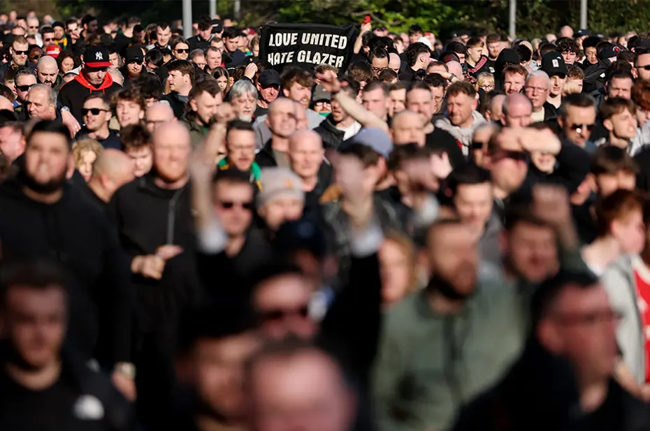 Dev maç öncesinde Manchester United taraftarlarından protesto - 5