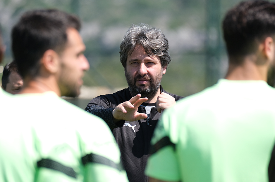 Hatayspor teknik direktörüyle yola devam kararı aldı