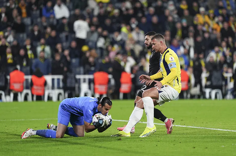 Trio yorumcular Fenerbahçe - Hatayspor maçının tartışmalı pozisyonlarını değerlendirdi: Kırmızı kart ve penaltı - 5