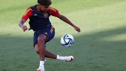 Lamine Yamal bir kez daha tarihe geçti