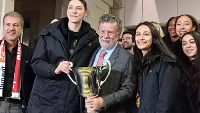 Dünya şampiyonu Eczacıbaşı yurda döndü