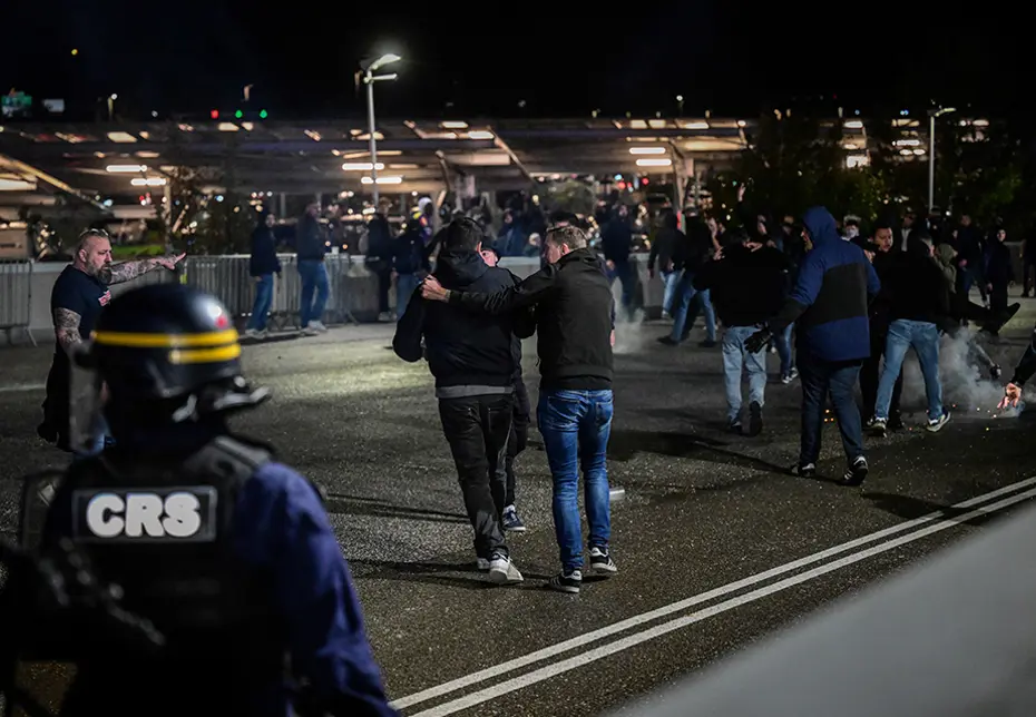 Lyon ve Beşiktaş taraftarları arasında olay çıktı - 6 Lyon ve Beşiktaş taraftarları arasında olay çıktı - 6
