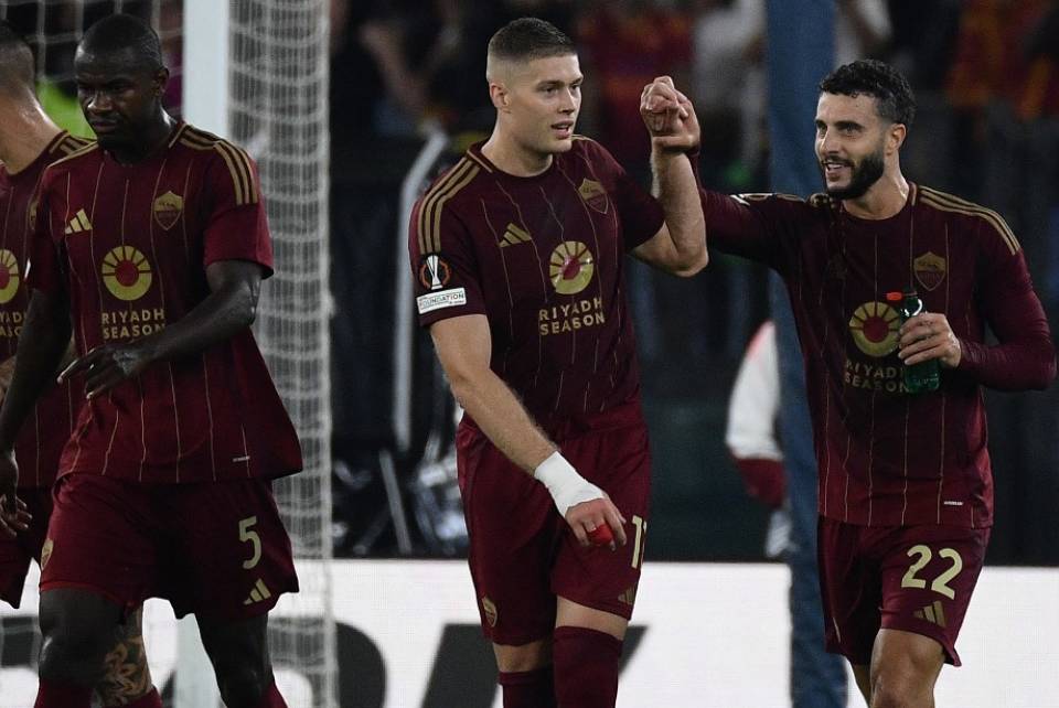 Fenerbahçe'nin transferini duyurdular: Yıllar sonra bir ilk