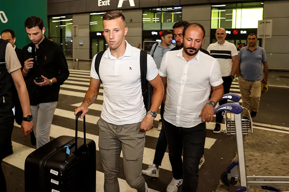 Yeni transfer Mislav Orsic Türkiye'ye geldi - 4 Yeni transfer Mislav Orsic Türkiye'ye geldi - 4