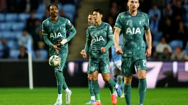 Tottenham 4 dakikada geri dönerek turladı