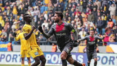 Beşiktaş'ın Borini pazarlığı sürüyor