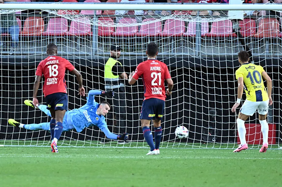 Lille-Fenerbahçe maçı Avrupa'da manşetlerde: "Lille, Fenerbahçe'yi uçuruma sürüklüyor" - 4 Lille-Fenerbahçe maçı Avrupa'da manşetlerde: "Lille, Fenerbahçe'yi uçuruma sürüklüyor" - 4