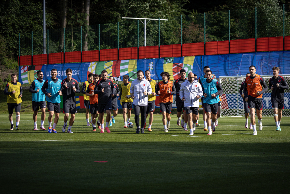 Milli futbolcu, Türkiye'nin EURO 2024 kampından ayrıldı