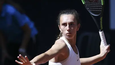 Milli tenisçi İpek Öz, Fransa'da finalde kaybetti