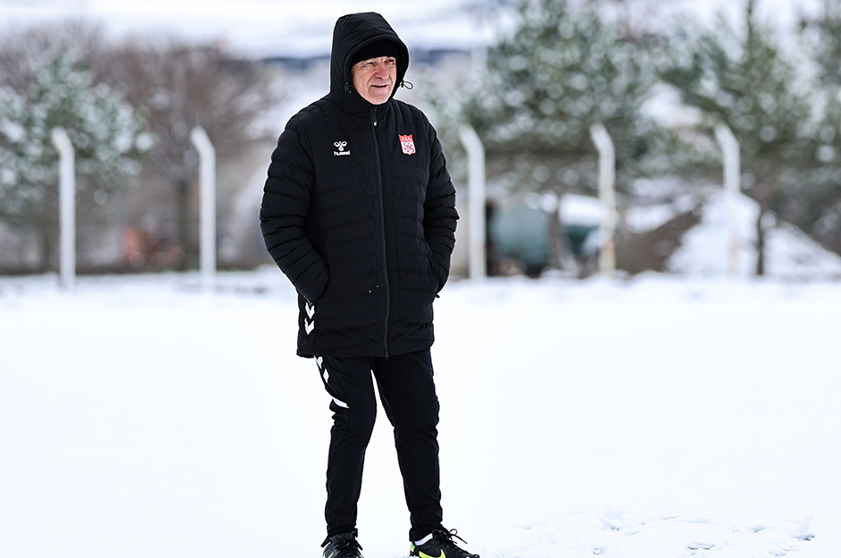 Sivasspor, Fenerbahçe'ye karlı zeminde hazırlanıyor