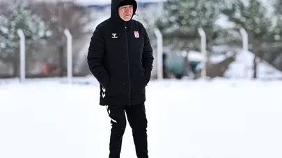 Sivasspor, Fenerbahçe'ye karlı zeminde hazırlanıyor
