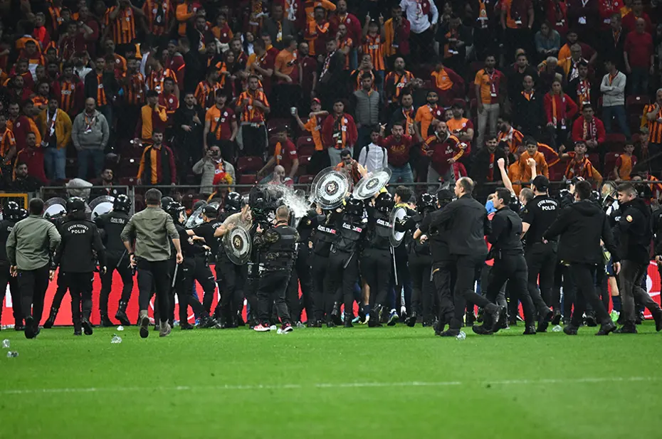 Olaylı Galatasaray - Fenerbahçe derbisindeki hakaret davasında yeni gelişme - 7 Olaylı Galatasaray - Fenerbahçe derbisindeki hakaret davasında yeni gelişme - 7
