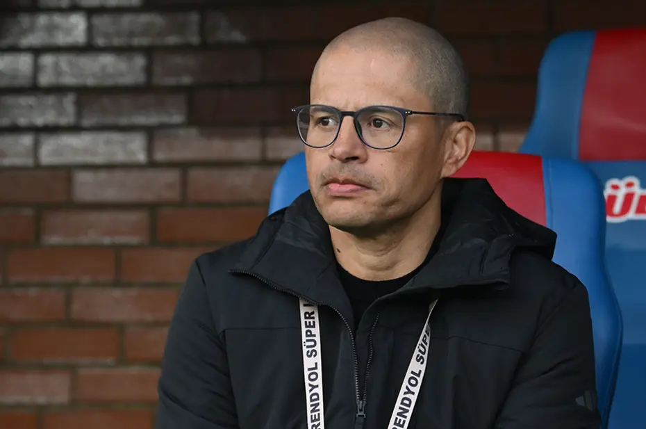 Alex de Souza teknik direktörlüğü bıraktı, yeni görevine başladı - 3 Alex de Souza teknik direktörlüğü bıraktı, yeni görevine başladı - 3