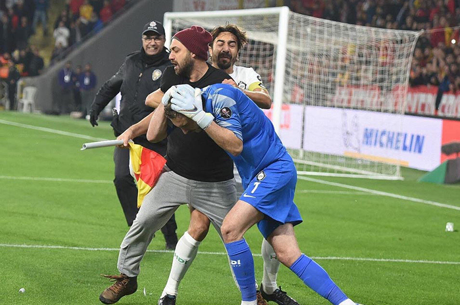 Başına gelmeyen kalmadı! Altay kalecisinin talihsiz sezonu