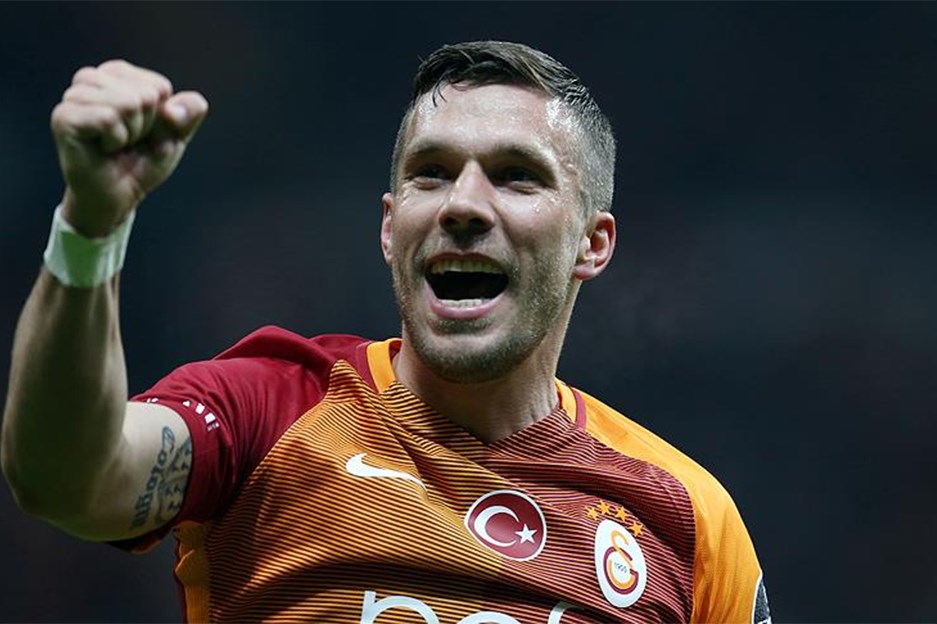 Lukas Podolski, Galatasaray'ın yeni transferini paylaştı: Yorum yağıyor