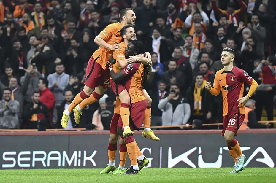 "Kornerden önce faul vardı" Galatasaray için ne yazdılar? - 13