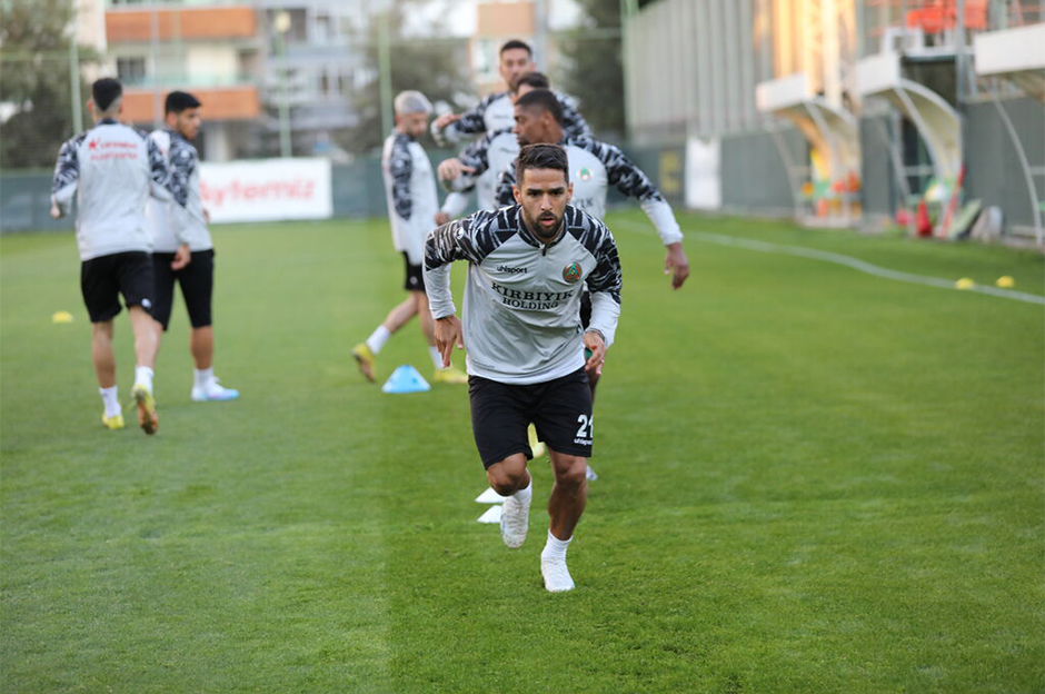 Fenerbahçe maçı öncesi Candeias'tan taraftara çağrı