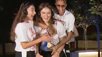 Melissa Vargas, NTV canlı yayınına atlayarak girdi: 'Erik dalı' performansı