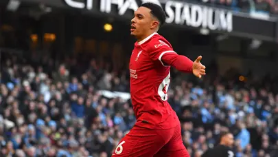 Kadın hayranı, Alexander-Arnold'ın hayatını cehenneme çevirdi