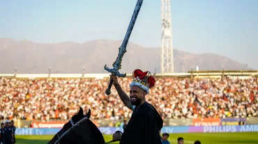 Arturo Vidal için görülmemiş tören: Helikopterle geldi, kılıç kuşanıp ata bindi