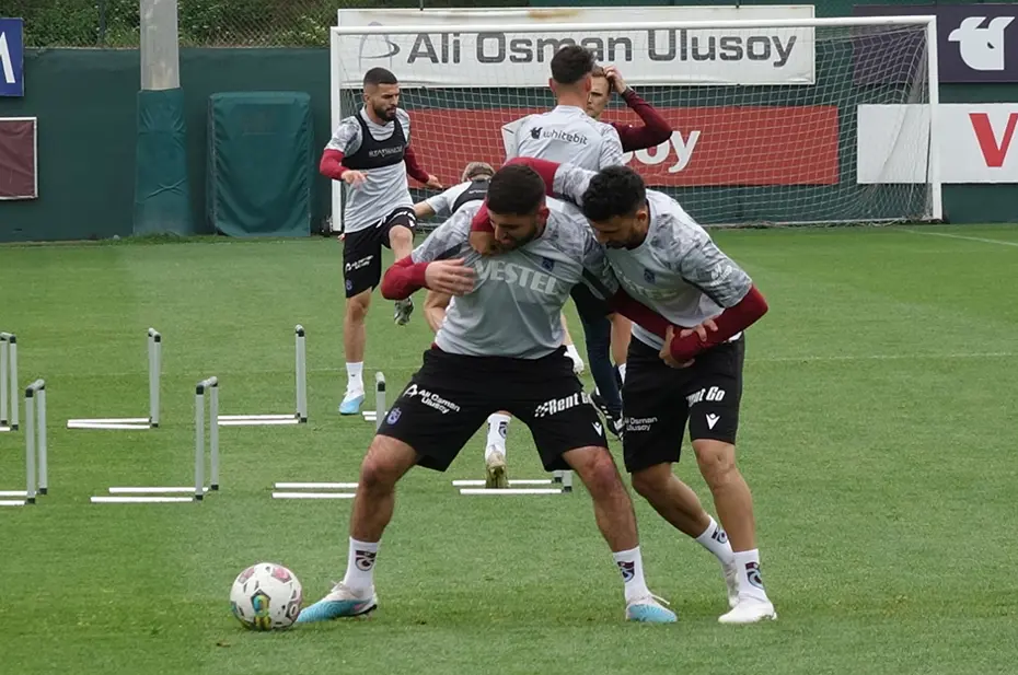 Trabzonspor idmanında üzücü gelişme: Sahayı böyle terk etti - 6