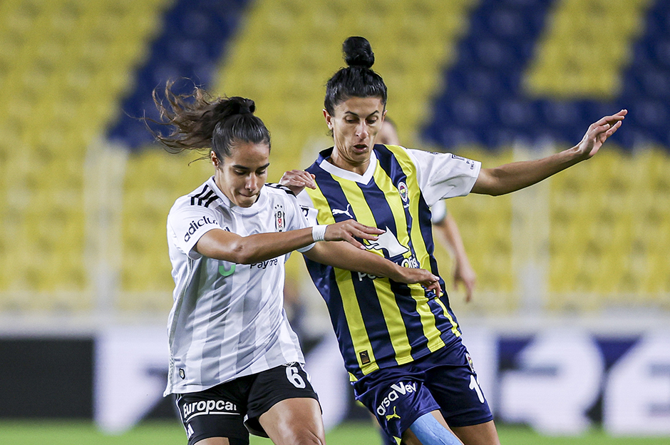 Kadın Futbol Süper Ligi'nde derbi: Fenerbahçe-Beşiktaş