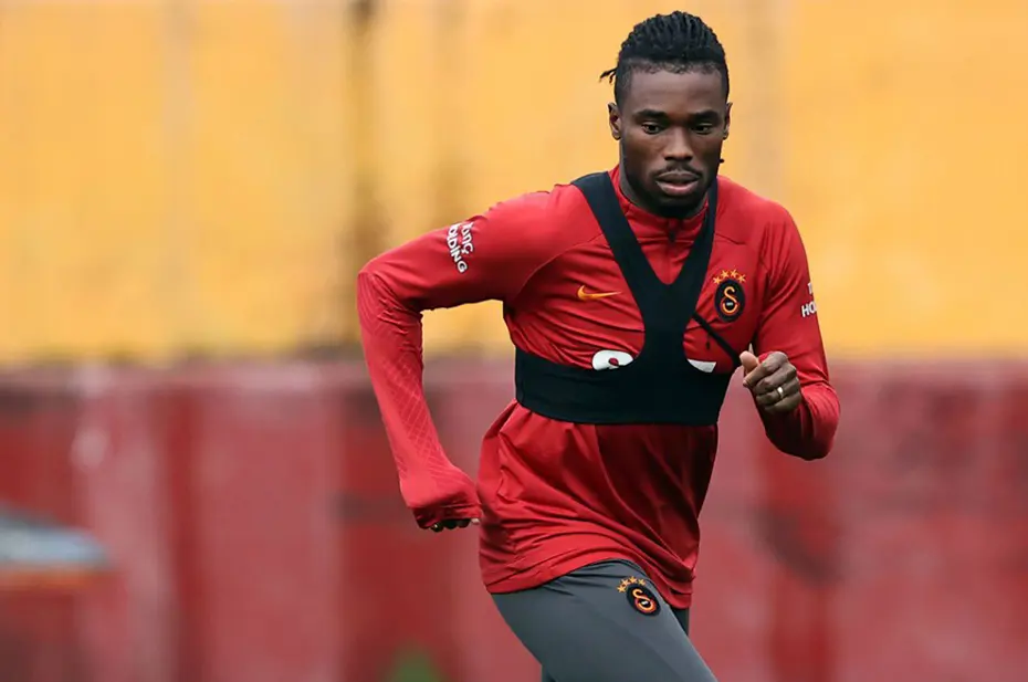 Aranan sol bek Almanya'da bulundu; "Veda yakın" sözleriyle duyurdular - 4