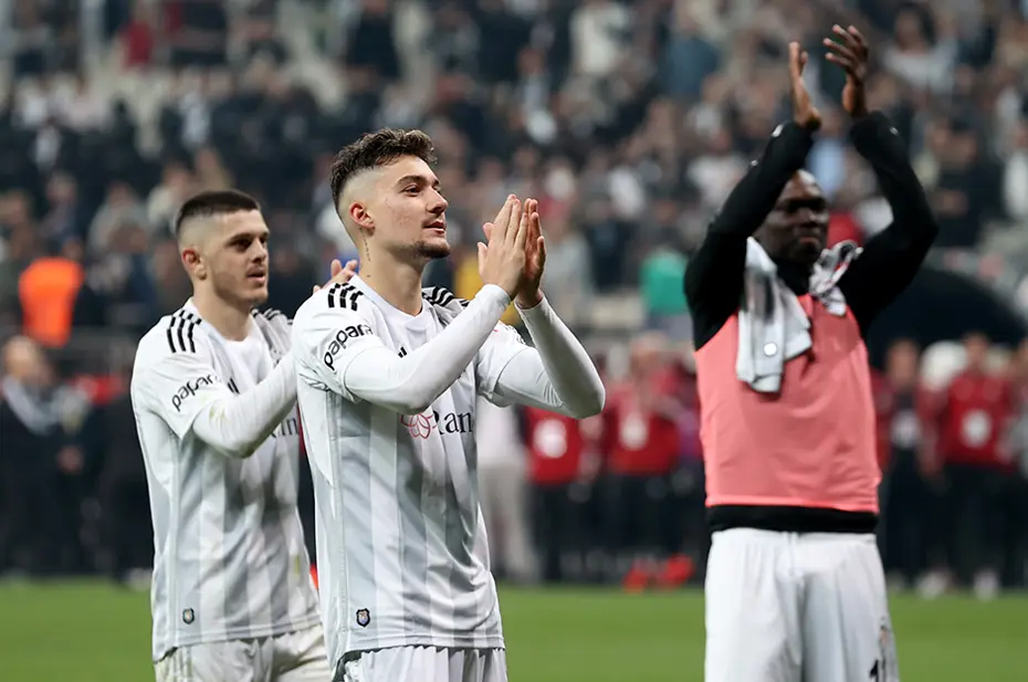 "Dolmabahçe’ye baharı Muçi getirdi" | Spor yazarları Beşiktaş için ne dedi? - 4 "Dolmabahçe’ye baharı Muçi getirdi" | Spor yazarları Beşiktaş için ne dedi? - 4