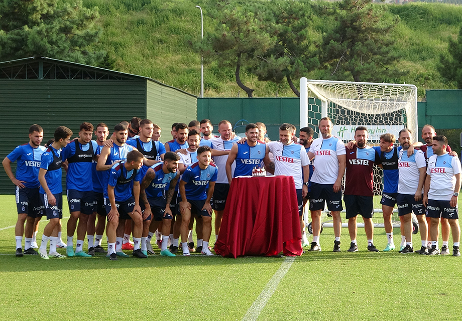Trabzonspor'da Gomez’e doğum günü kutlaması