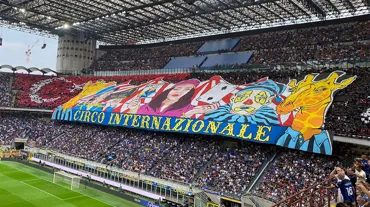 Inter-Milan derbisinde Türk bayraklı koreografi