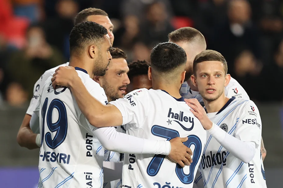 Tugay Kerimoğlu, Fenerbahçe'nin galibiyetini bir isme bağladı: "Maçın gidişatını değiştirdi" - 1 Tugay Kerimoğlu, Fenerbahçe'nin galibiyetini bir isme bağladı: "Maçın gidişatını değiştirdi" - 1