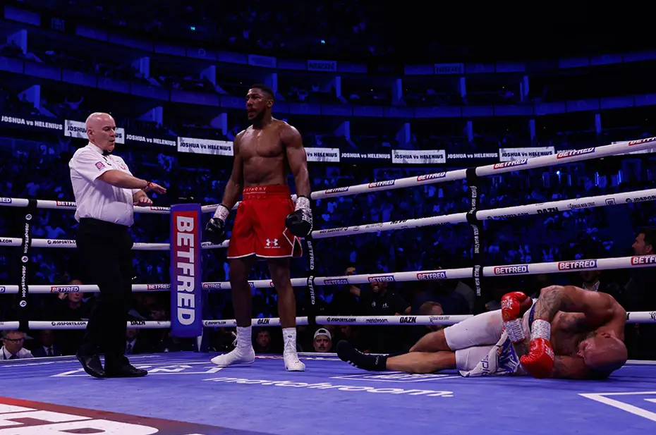 Anthony Joshua, Robert Helenius'u nakavt etti, 2.5 yıl sonra bir ilki başardı - 13