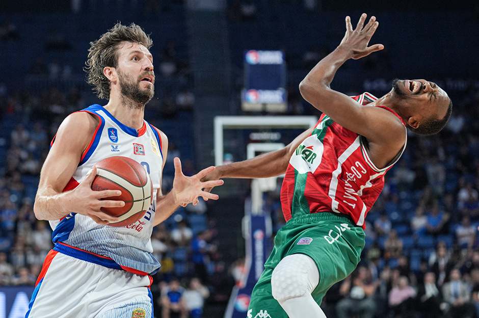 Anadolu Efes seride durumu 2-0'a getirdi