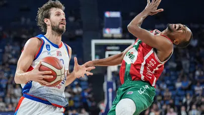 Anadolu Efes seride durumu 2-0'a getirdi