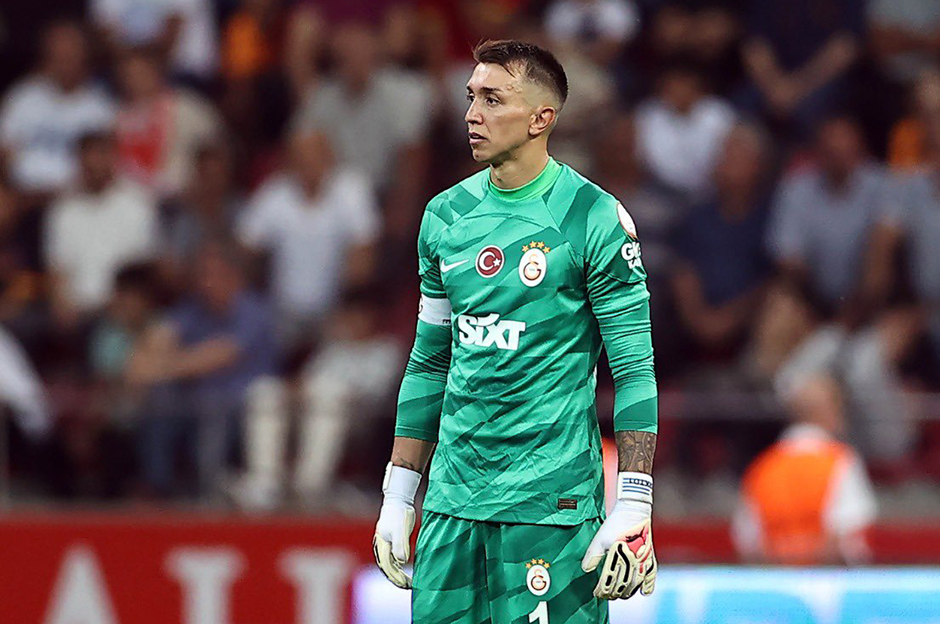 Muslera maça devam edemedi