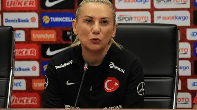 Necla Güngör Kıragası: "Azerbaycan maçları çok kritik bir önem taşıyor"