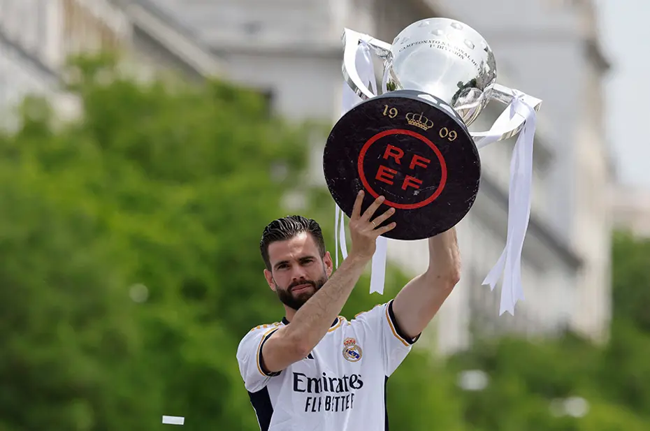 Yeni sezonun ilk büyük transferi Nacho Fernandez oluyor - 1 Yeni sezonun ilk büyük transferi Nacho Fernandez oluyor - 1