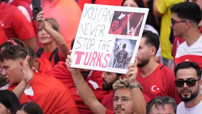 Berlin sokakları Kırmızı-Beyaz